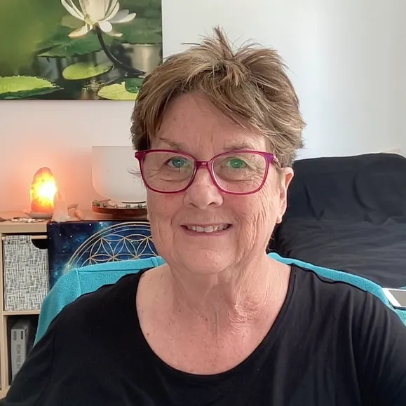 Julie Wood profile picture